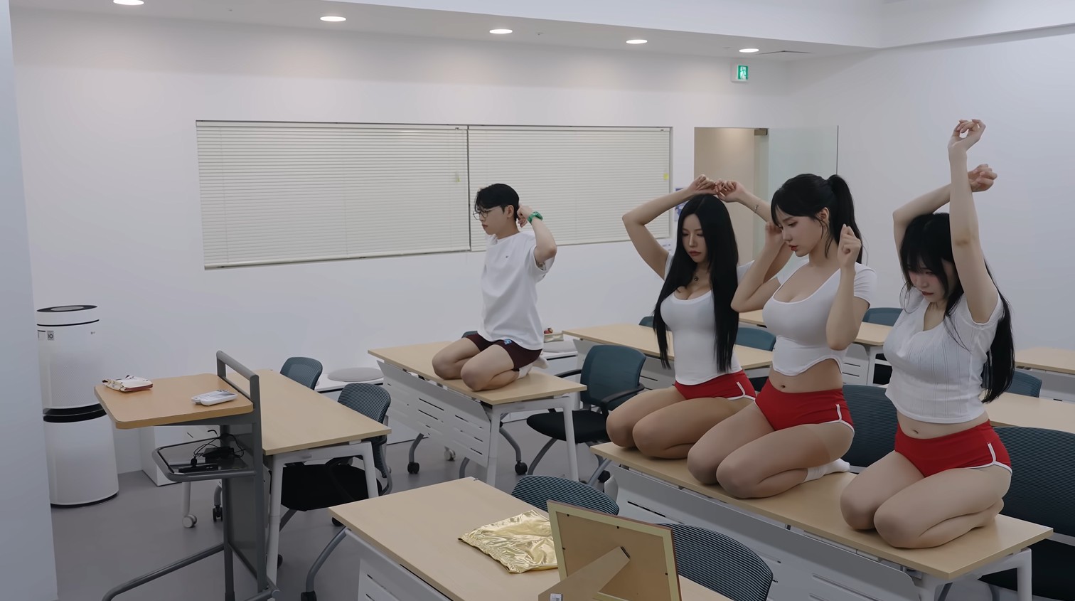 【短剧】寄宿学校 全10集   [韩国爆款擦边短剧]［3GB］