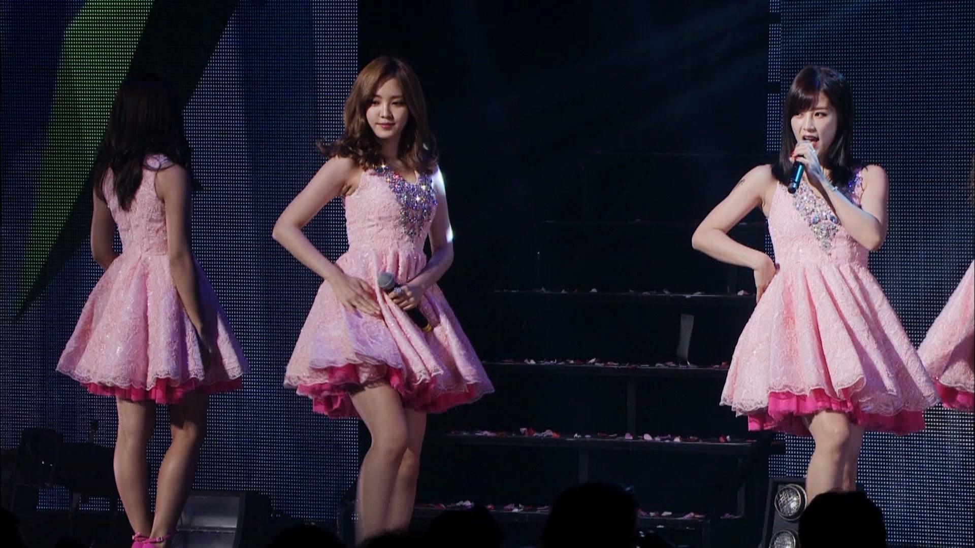 Apink《Apink LIVE TOUR 世界巡回演唱会》共三场合集 蓝光原盘+ REMUX【238.4G】
