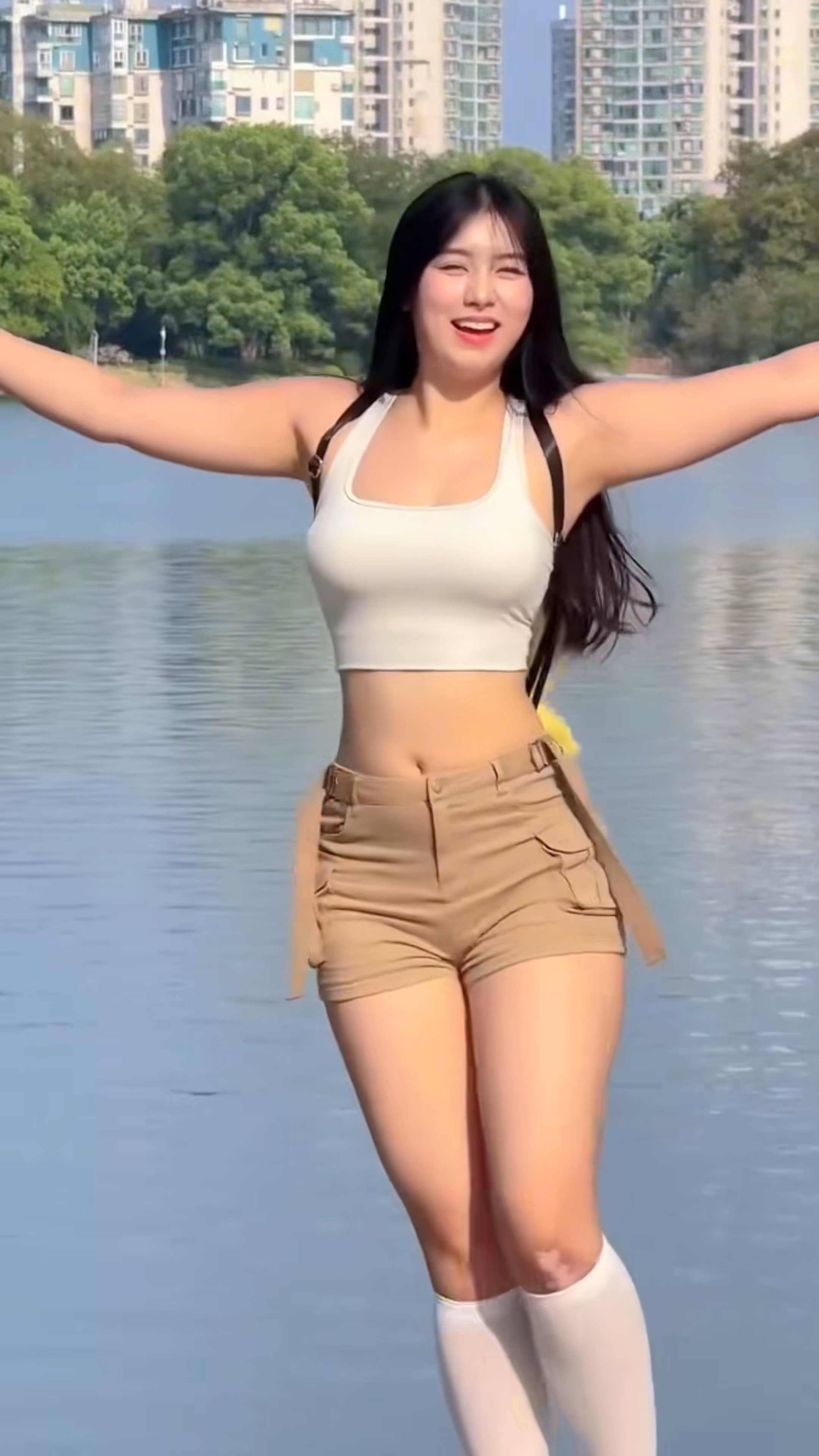 【自收集】 tiktok 街拍美女视频  470部 1.48G
